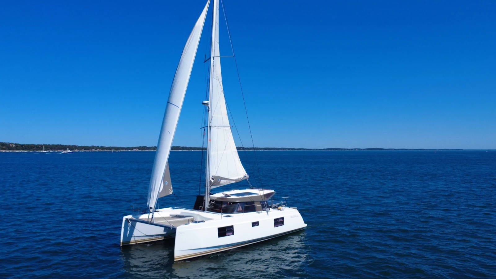Catamaran Ocean Pearl naviguant sur le Bassin d'Arcachon